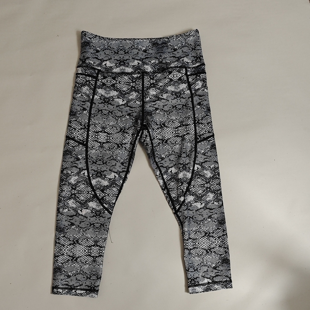 Zyia Light N Tight Hi Rise Capri Cobra  Print